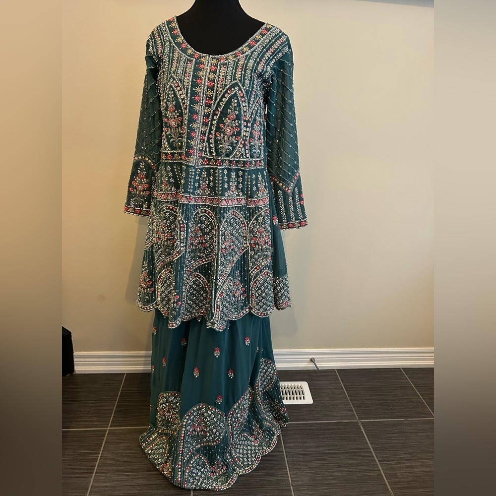 🌿 Teal Green Embellished Lehenga Set - Picture 7 of 14